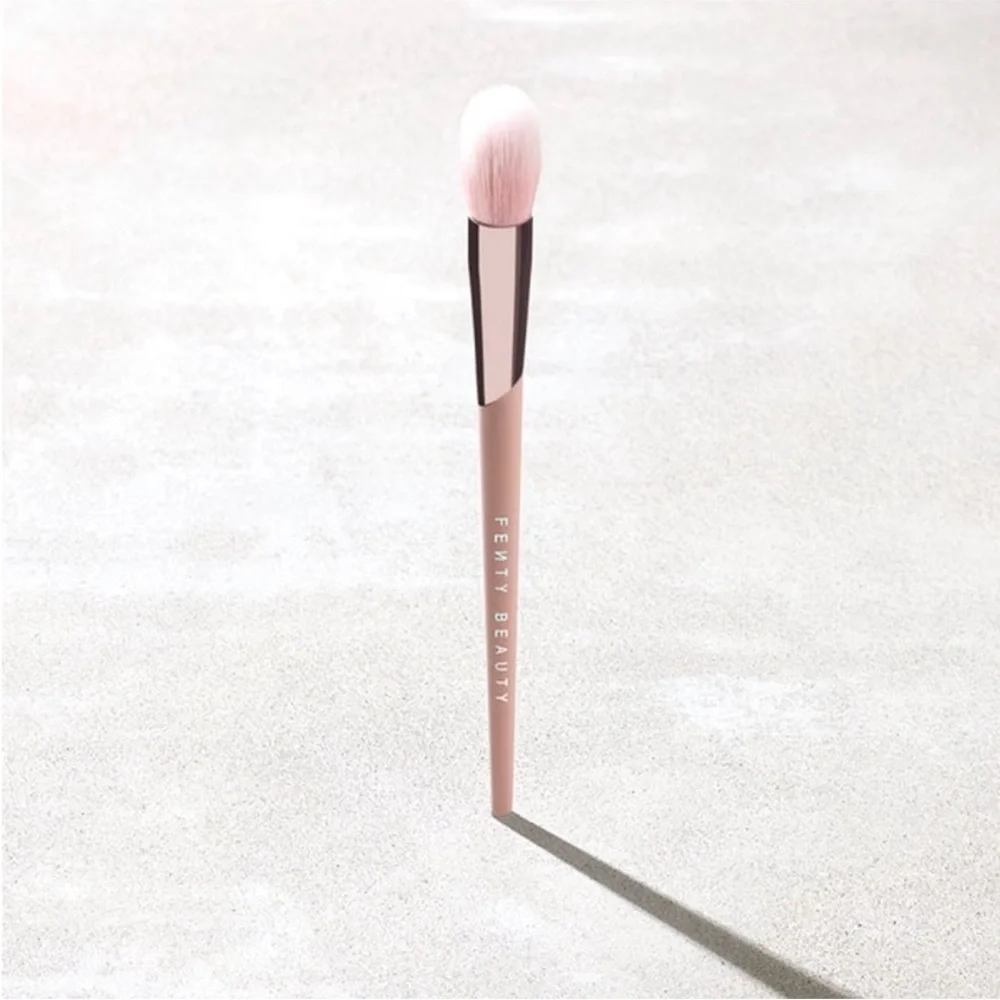 NWT Fenty Beauty Pink Precision Highlighter Brush 135